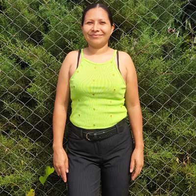 La lectura debe hacerse con amor: “es como una gota de agua sobre una piedra, siempre que sea constante se logra.” Testimonio de Vero Felicia Ochoa, promotora de lectura de Libros para Niños.