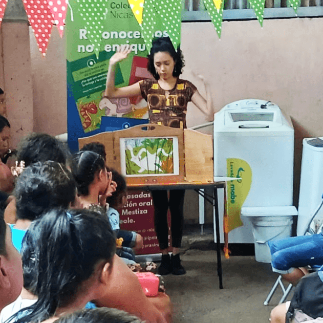 Mirella Espinoza: El cuentacuentos “Tiene que evolucionar, pero en calidad, más que en adaptarse o tratar de competir con la tecnología.”