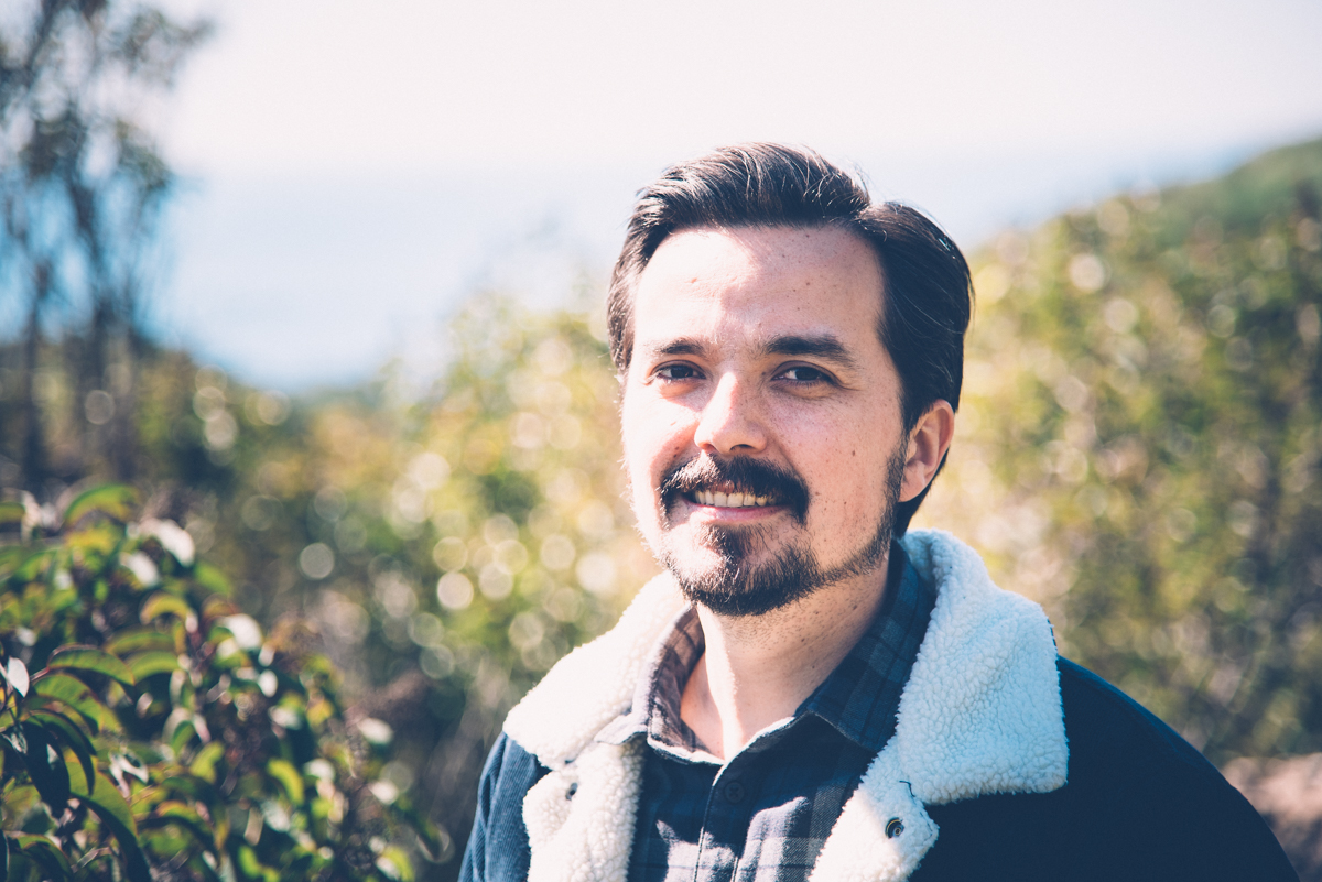 Una hermosa reseña de nuestro libro: “Dos Cabezas para meter un gol”, por Adolfo Córdova